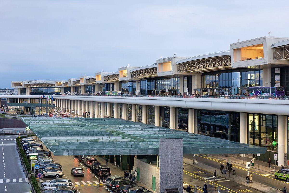 Bandara Milan Malpensa, Italia (commons.wikimedia.org/Arne_Müseler)