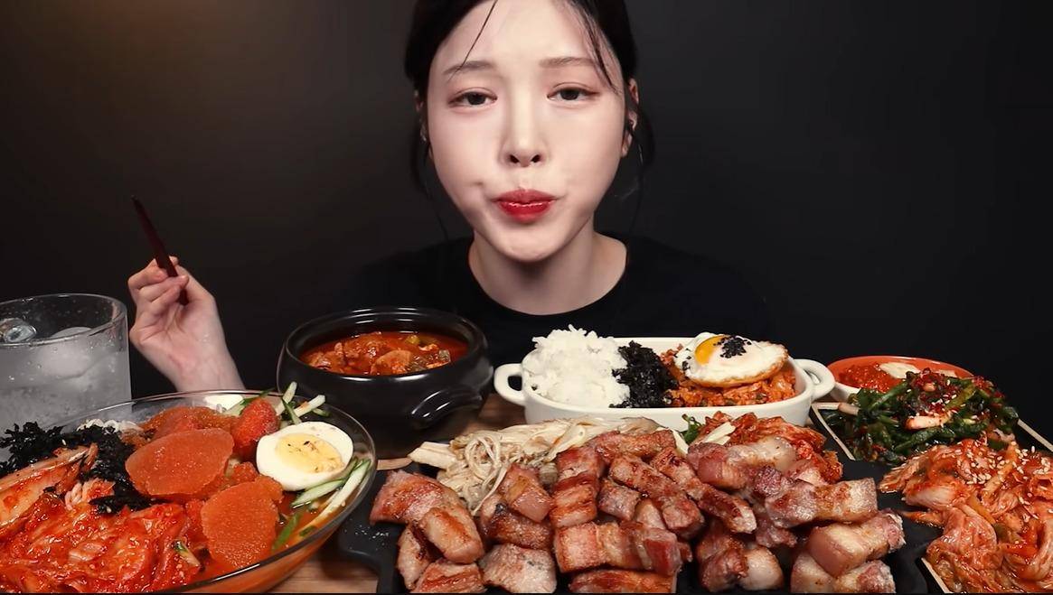 Kreator mukbang, Eat with Boki (youtube.com/@EatwithBoki)