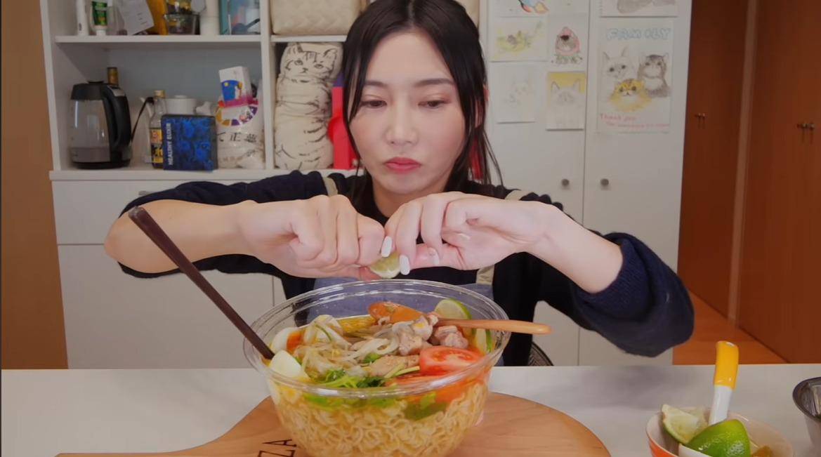 Kreator mukbang, Yuka Kinoshita (youtube.com/@kinoyuu0204)