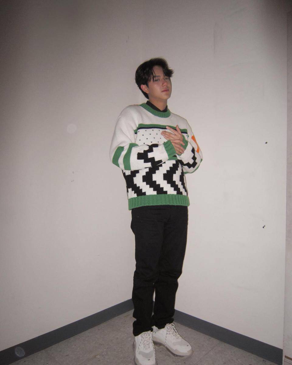 inspirasi outfit knitwear ala Nanon Korapat (Instagram.com/nanon_korapat)