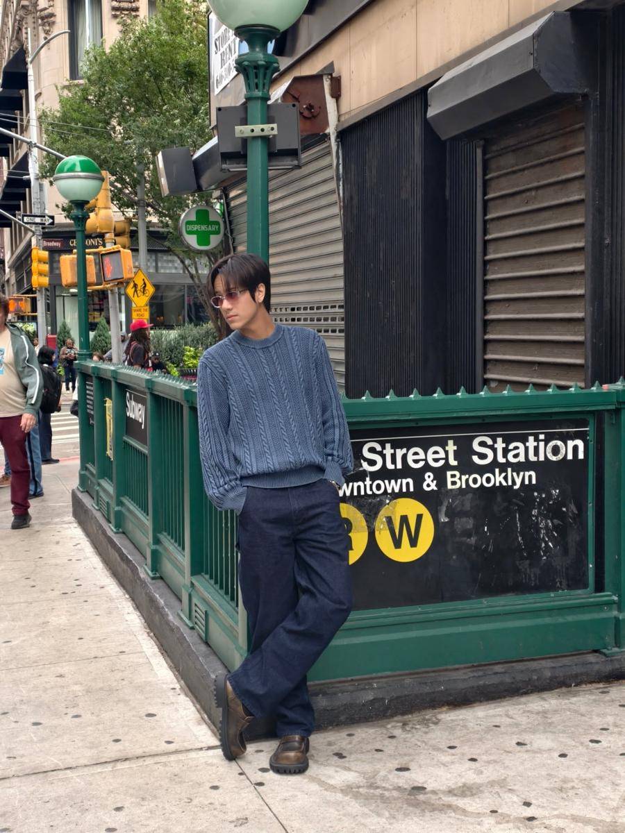 inspirasi outfit knitwear ala Nanon Korapat (Instagram.com/nanon_korapat)