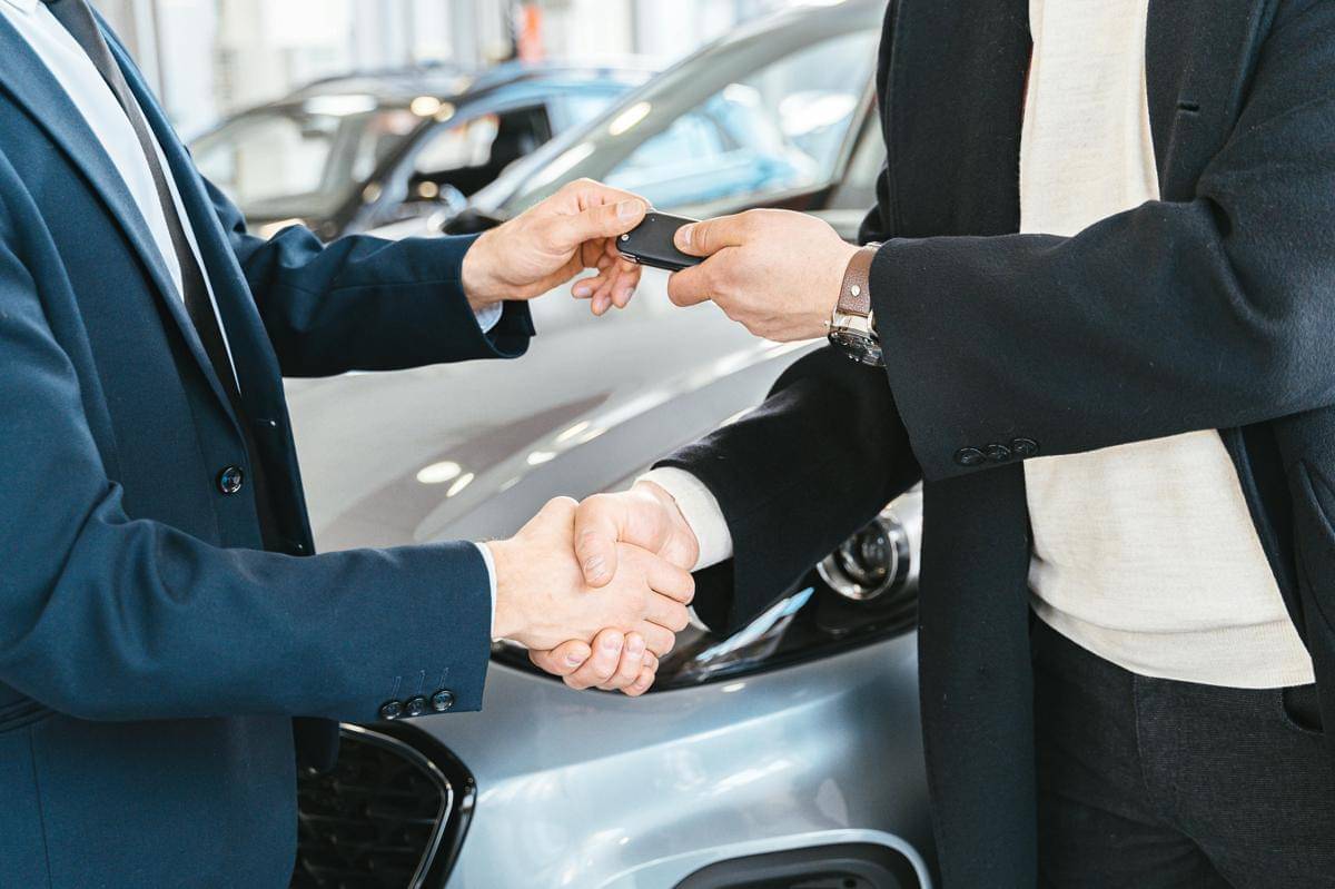 ilustrasi beli mobil (pexels.com/Antoni Shkraba Studio)