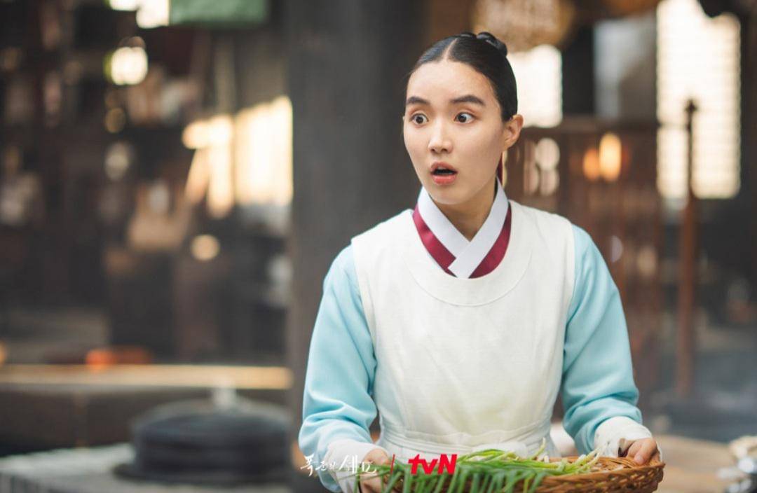 cuplikan drakor Bon Appétit, Your Majesty 