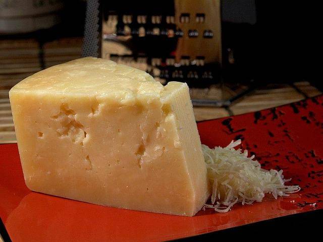 ilustrasi keju parmesan