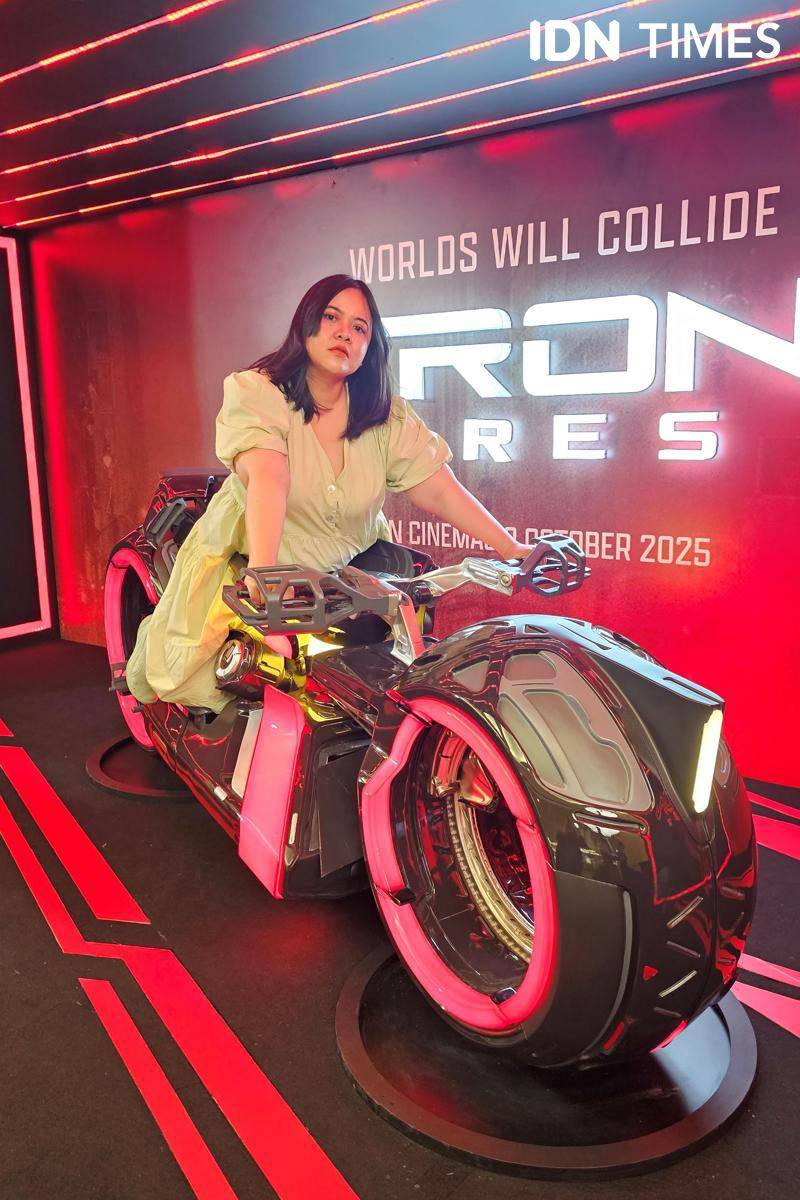 Sensasi nyobain "TRON: Ares" Light Cycle Tour di Surabaya 