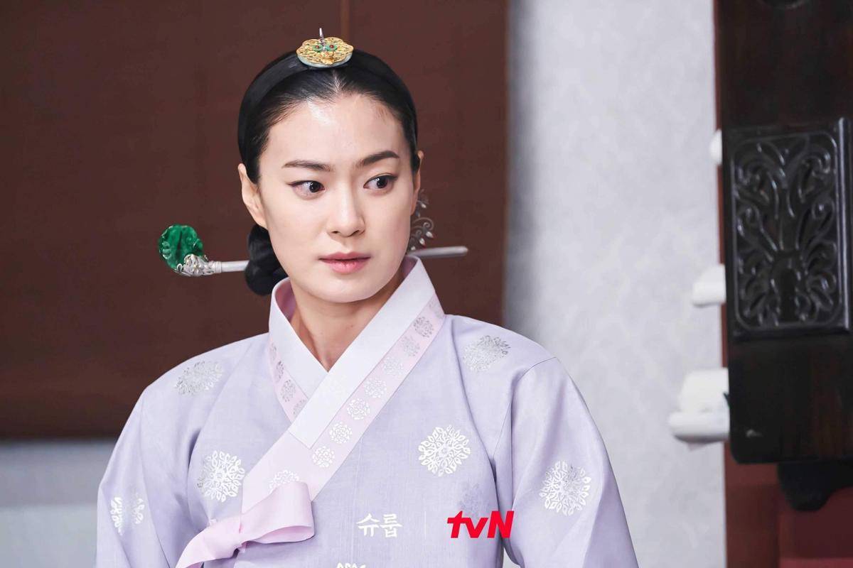 Still cut drama Korea Under the Queen's Umbrella 