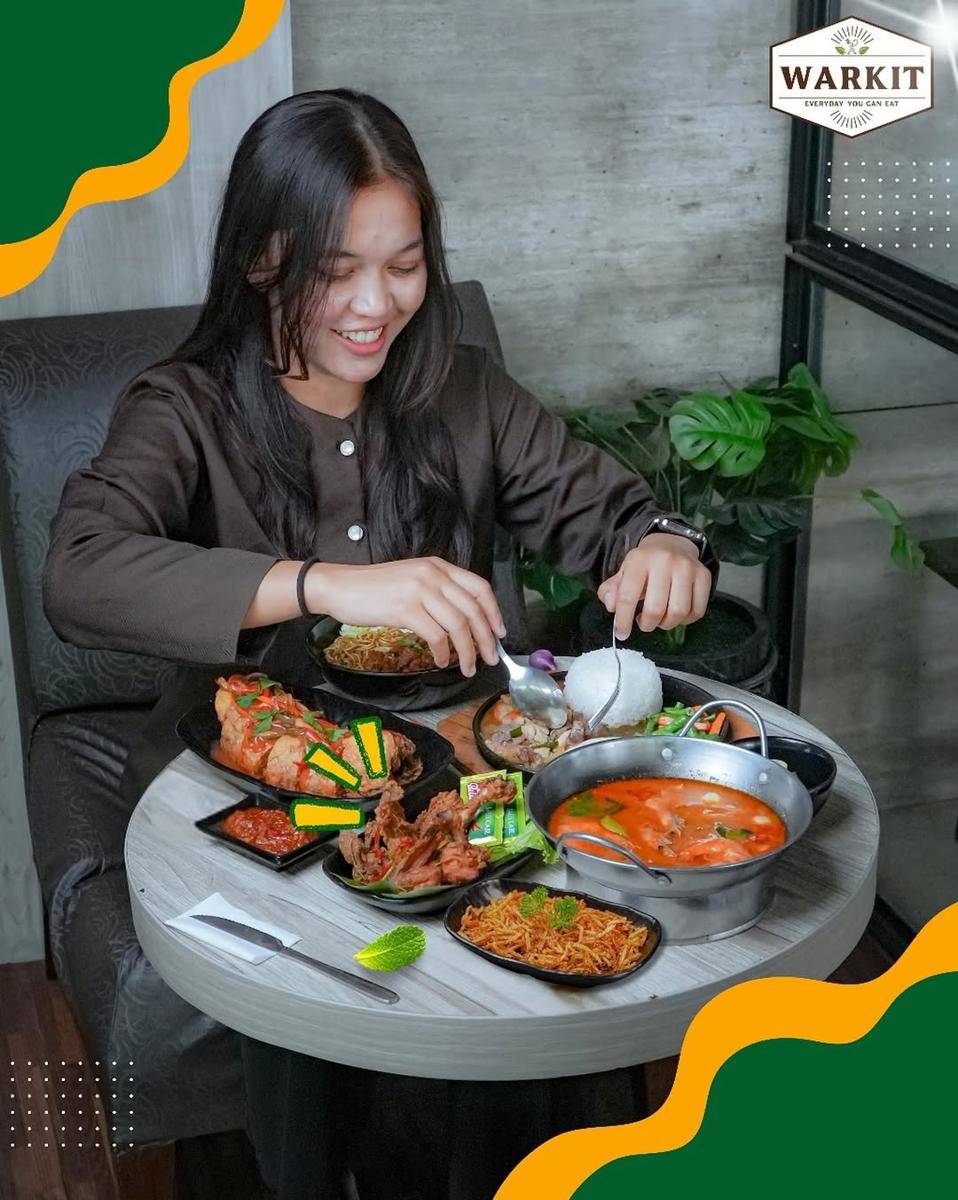 Potret makan di Waroenk Kito Biak, Jakarta Pusat