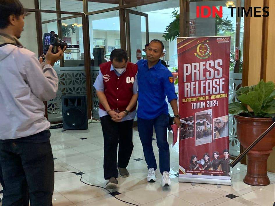 Staf ahli bupati eks Kadiskominfo Sleman, ESP jadi tersangka korupsi bandwidth dan sewa colocation DRC.