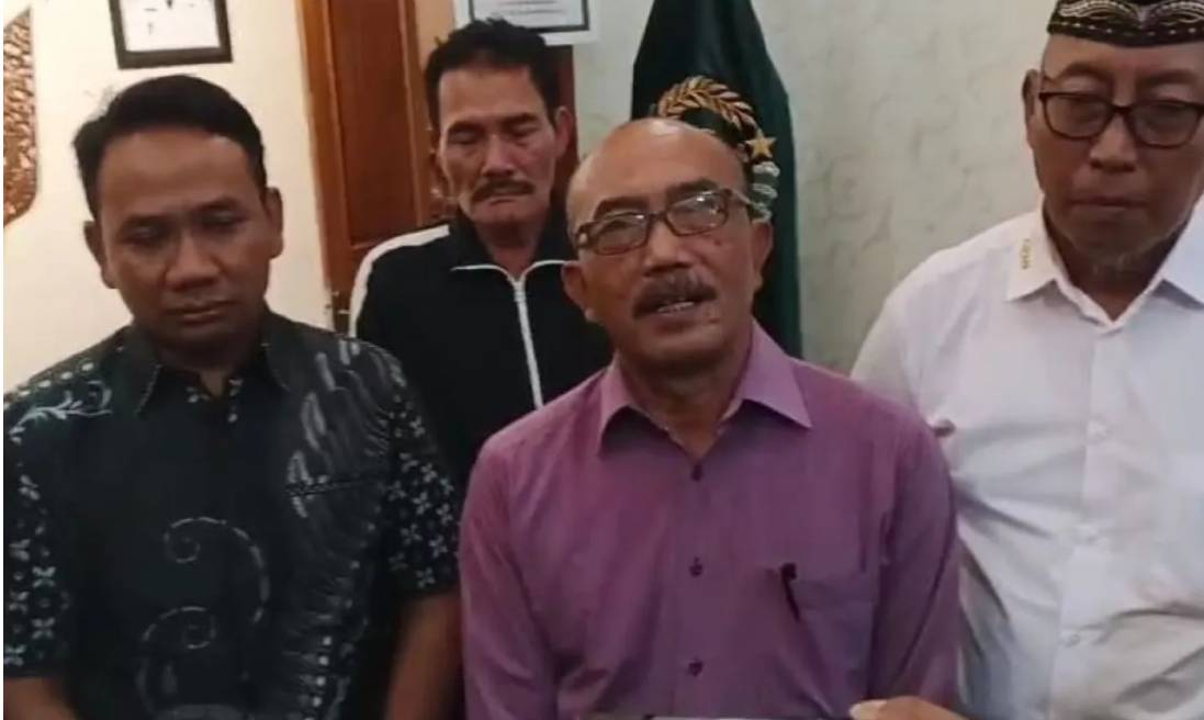 Subroto (tengah) Anggota DPRD Kabupaten Blora. (Antara/Gunawan)