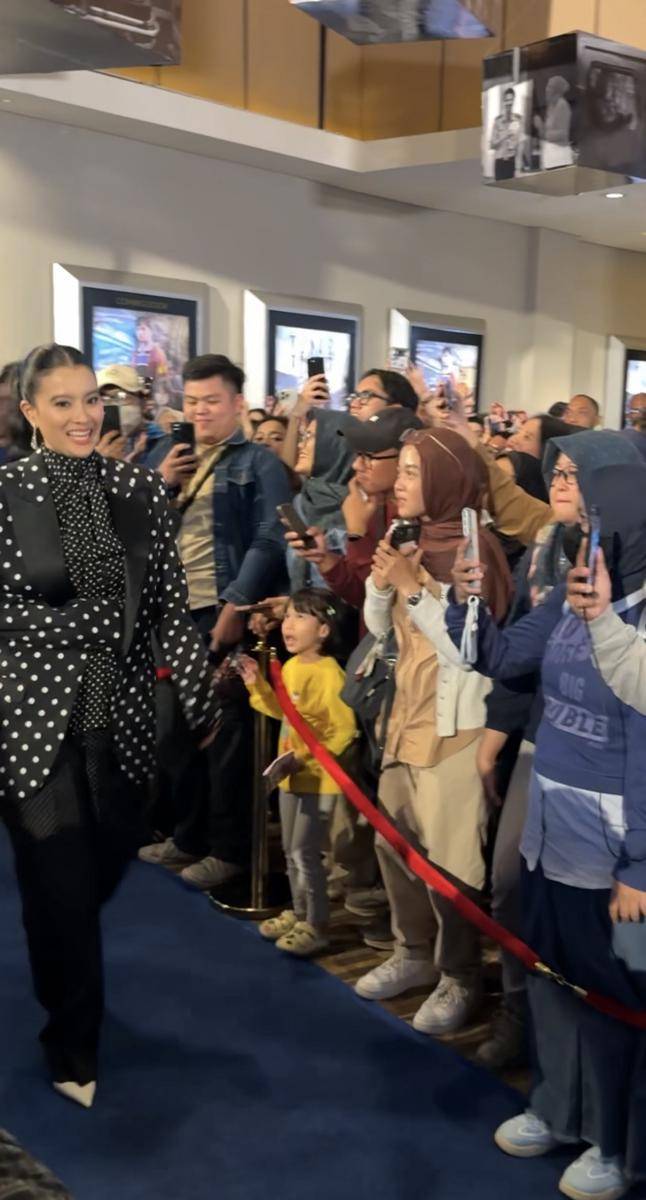 Marcella Zalianty di Blue Carpet Tukar Takdir pada Kamis (25/9/2025)