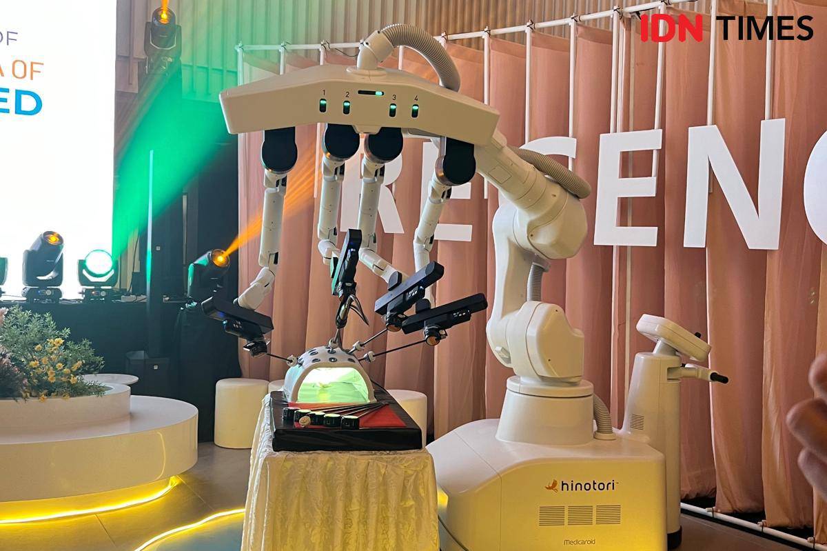 Alat pembedahan robotik hinotori di Regency Hospital, Johor Bahru, Malaysia.