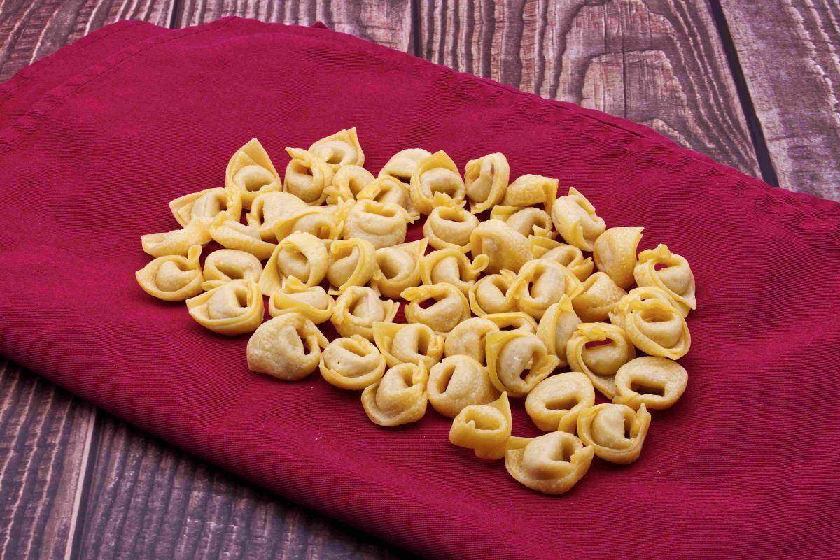 ilustrasi tortellini (vecteezy.com/Claudio Caridi)