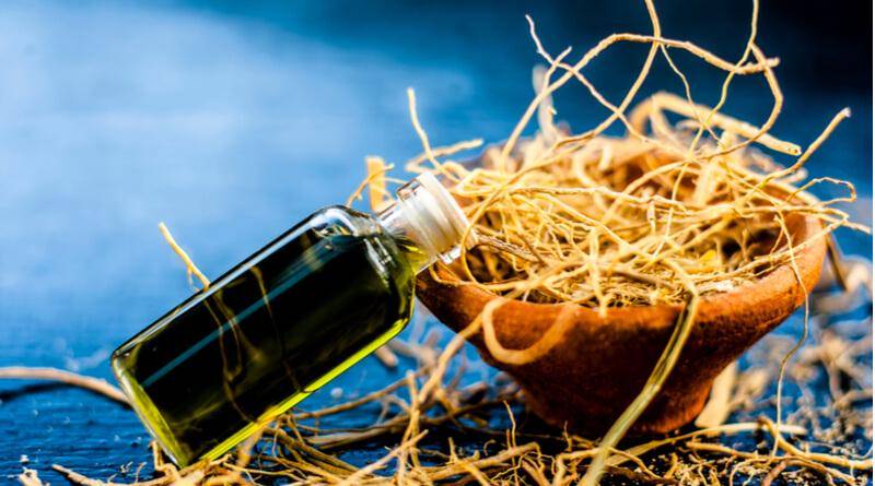 vetiver essential oil (vaya.in)