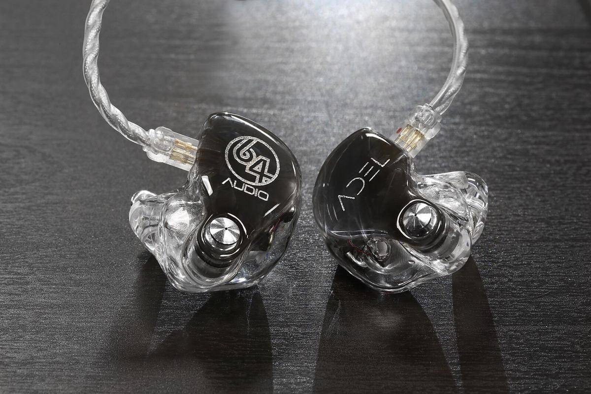 ilustrasi In-Ear Monitor 
