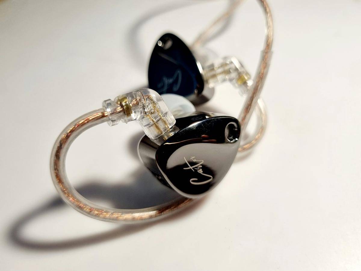 ilustrasi In-Ear Monitor
