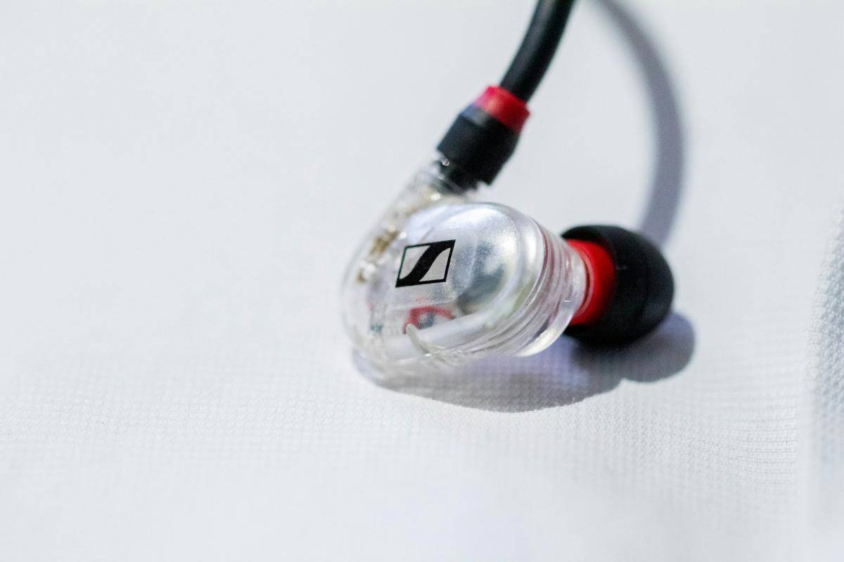 ilustrasi In-Ear Monitor