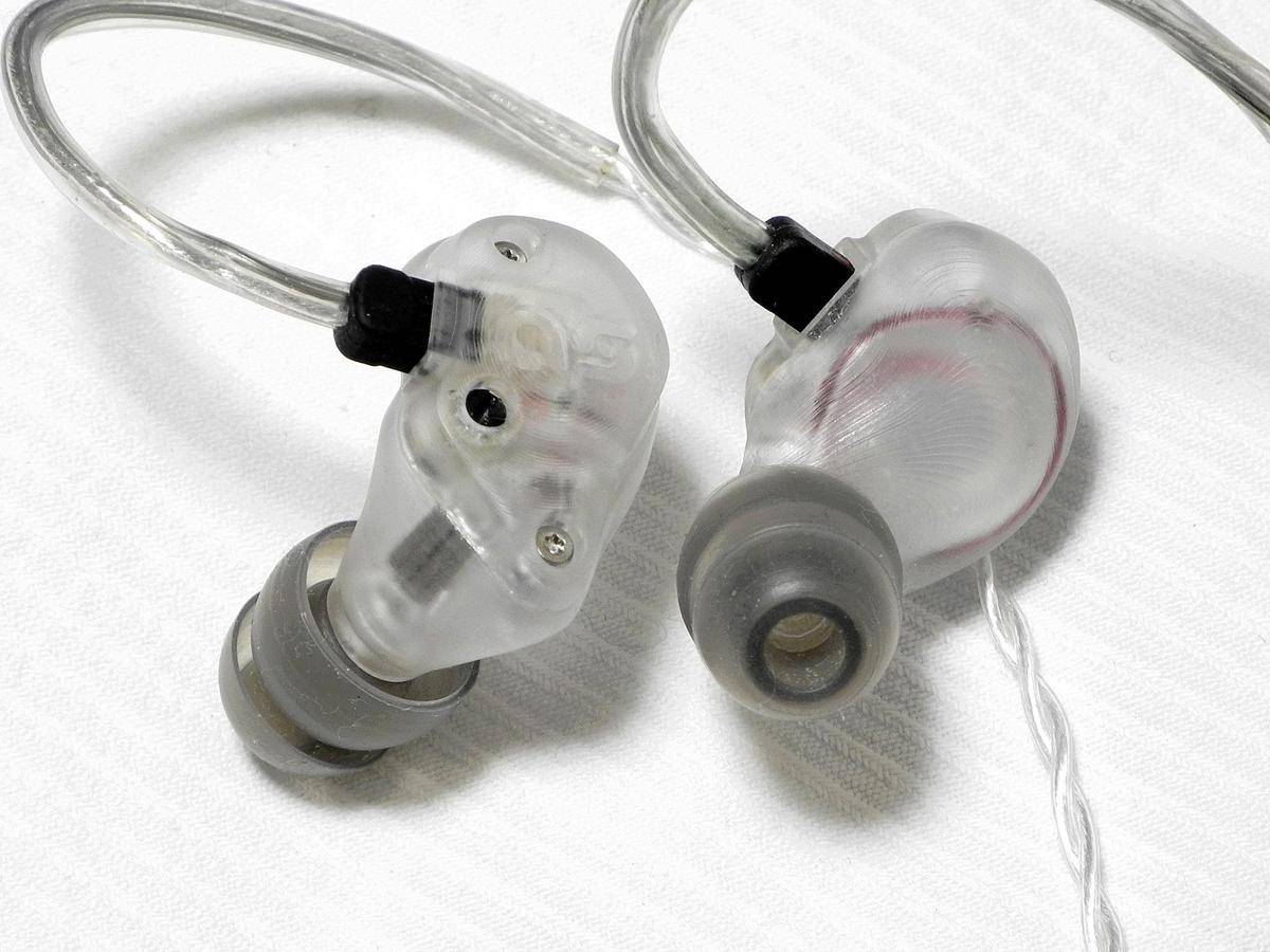ilustrasi In-Ear Monitor