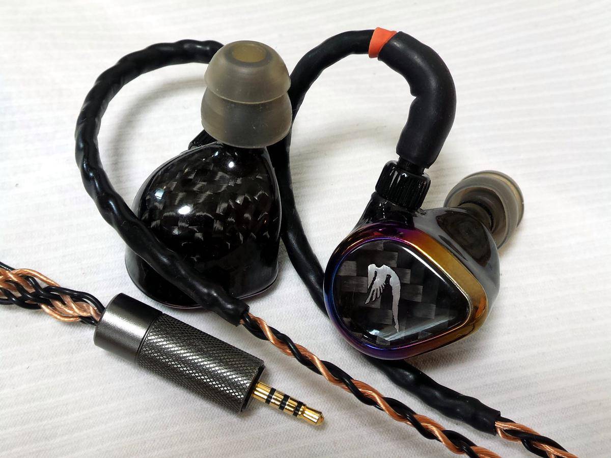 ilustrasi In-Ear Monitor