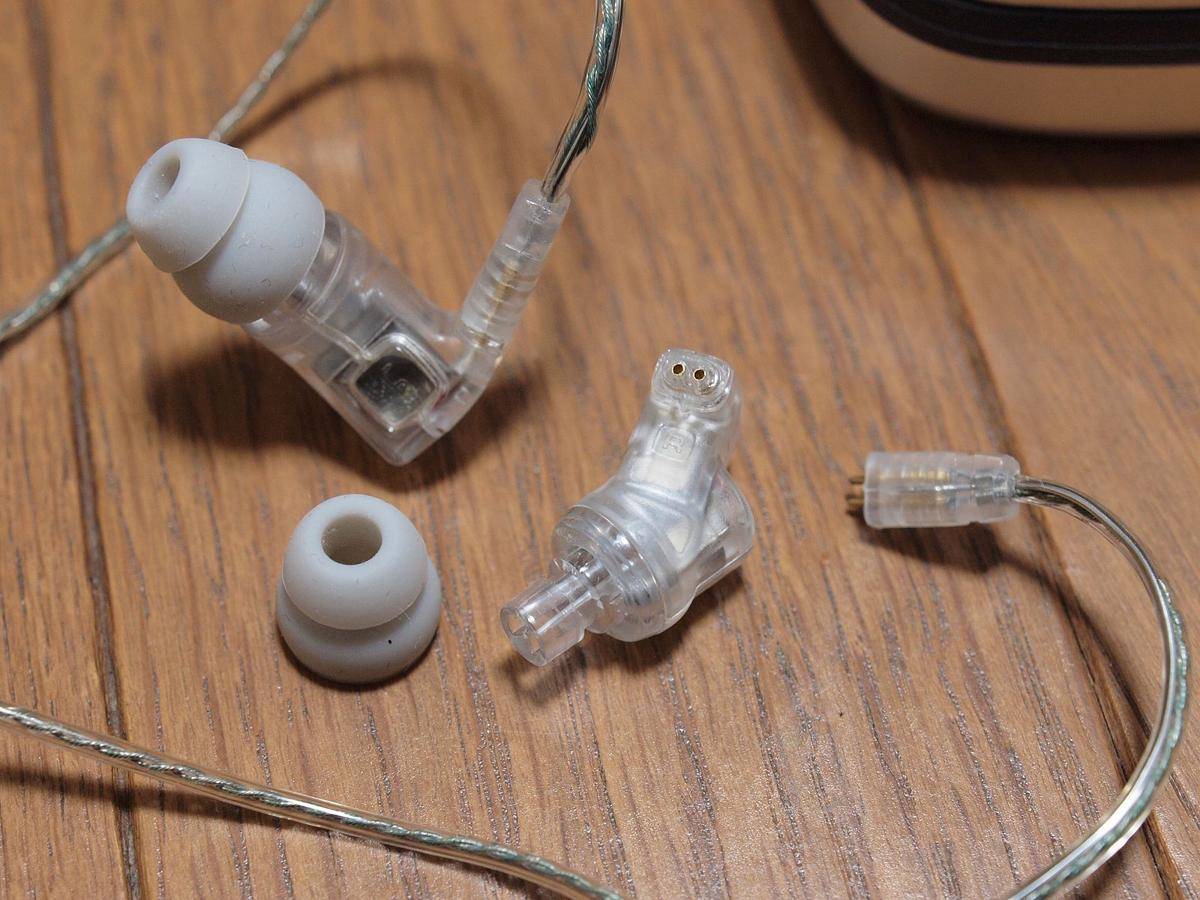 ilustrasi komponen In-Ear Monitor