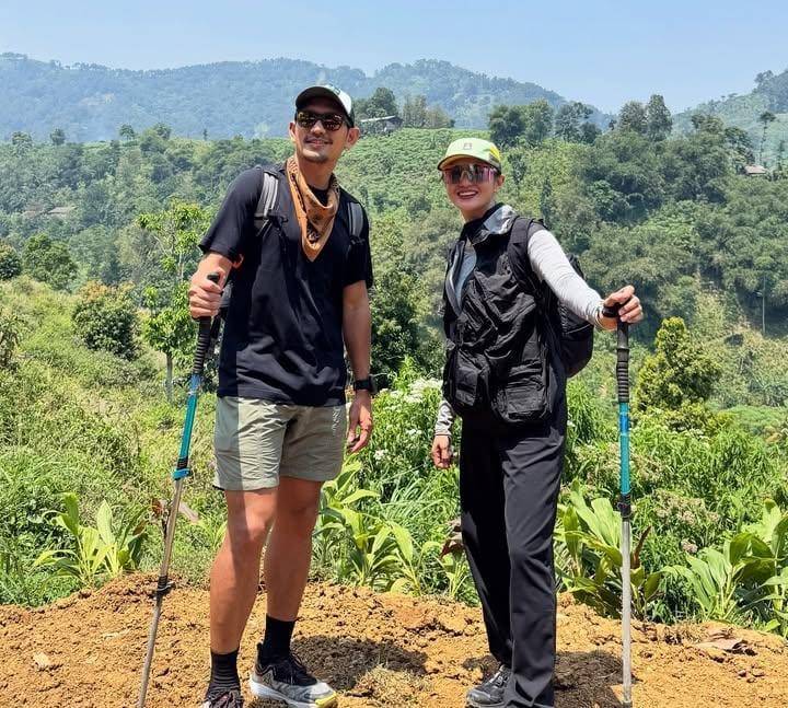 potret Ibnu Jamil dan Ririn Ekawati ajak Yaya liburan ke curug