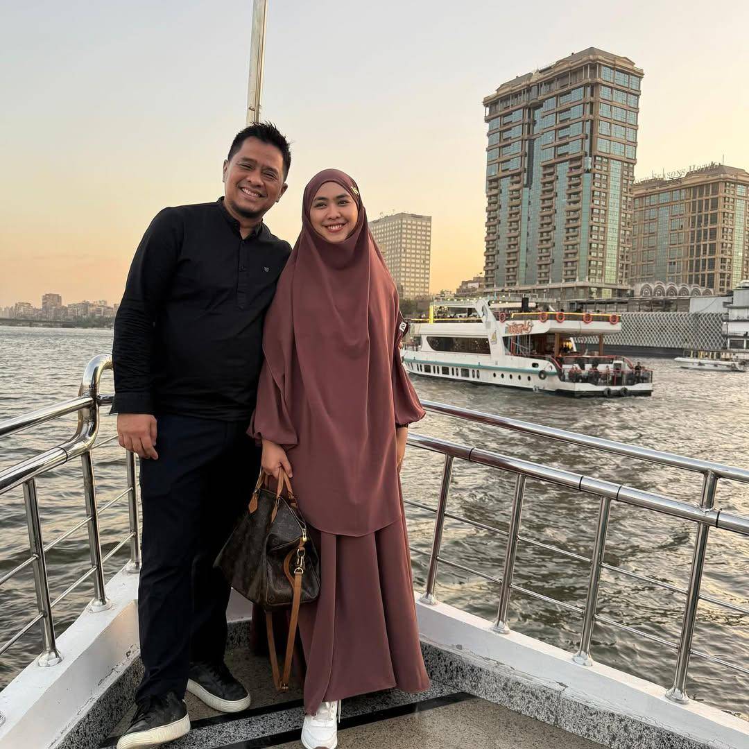potret Oki Setiana Dewi dan suami 