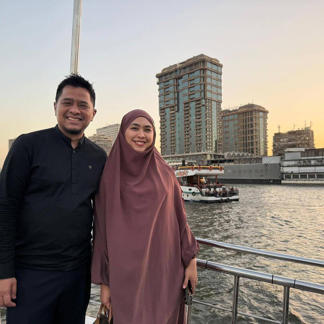 potret Oki Setiana Dewi dan suami 