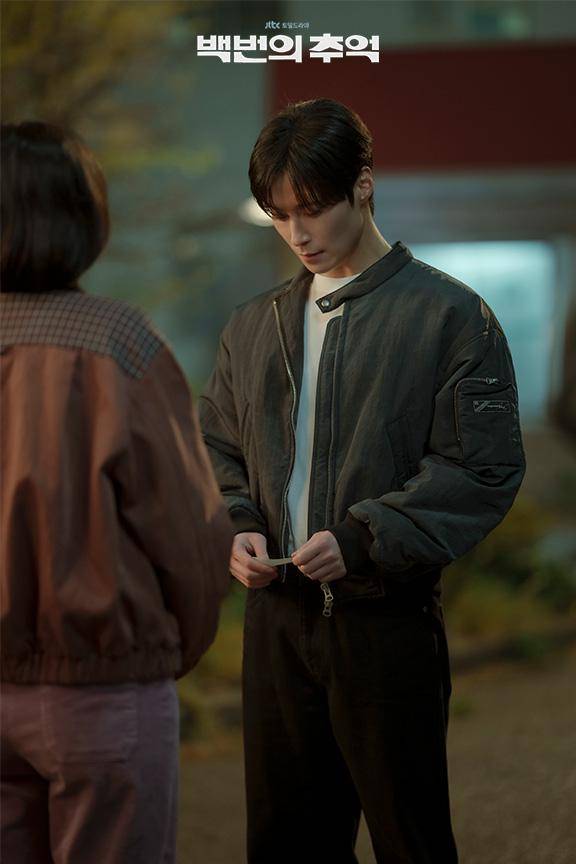 Still cut A Hundred Memories (dok. JTBC/A Hundred Memories)