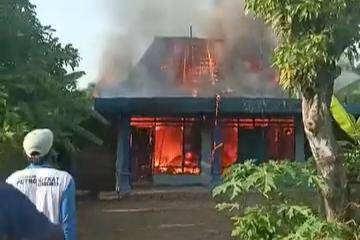 Rumah nenek Painem di Desa Keniten, Kecamatan Geneng, Kabupaten Ngawi ludes terbakar. IDN Times/Riyanto.