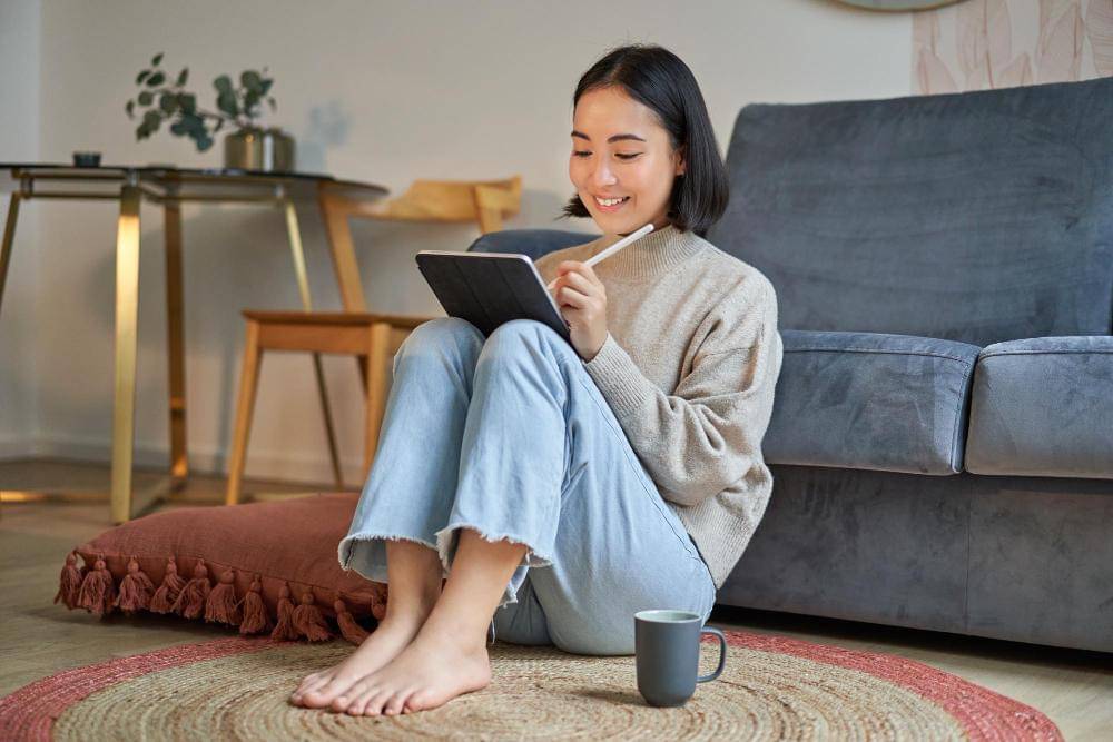 ilustrasi perempuan digital journaling