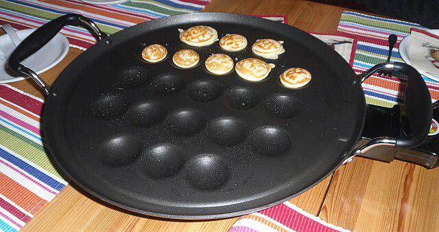 ilustrasi cetakan khusus poffertjes (commons.wikimedia.org/Elmschrat)