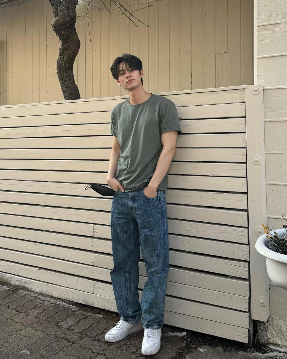 casual outfit ala Lee Chae Min