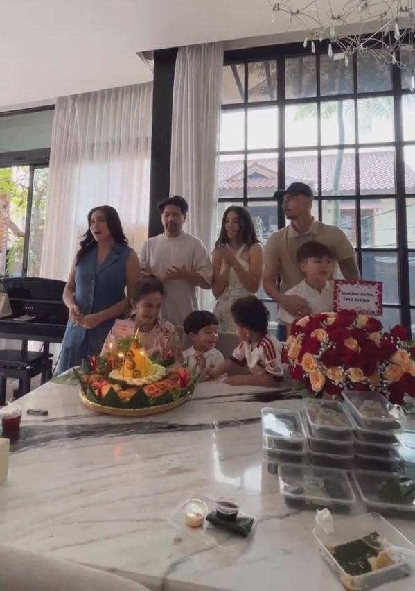 potret ulang tahun ibunda Jessica Iskandar (instagram.com/inijedar)