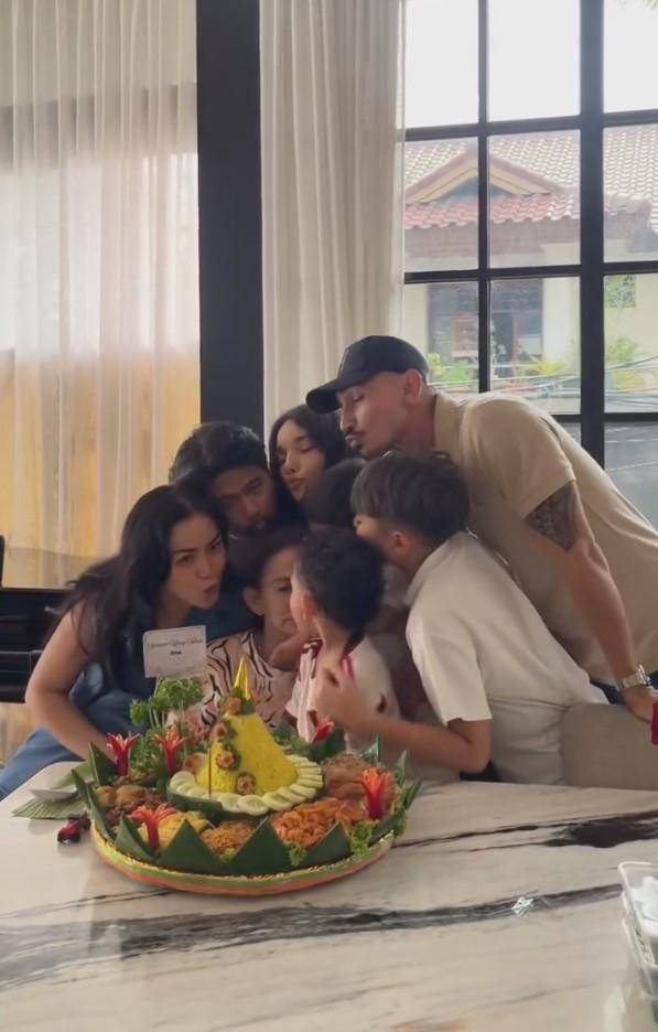 potret ulang tahun ibunda Jessica Iskandar (instagram.com/inijedar)