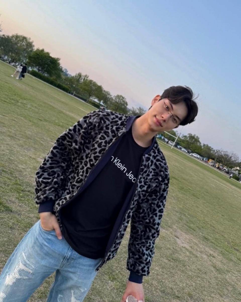 casual outfit ala Lee Chae Min