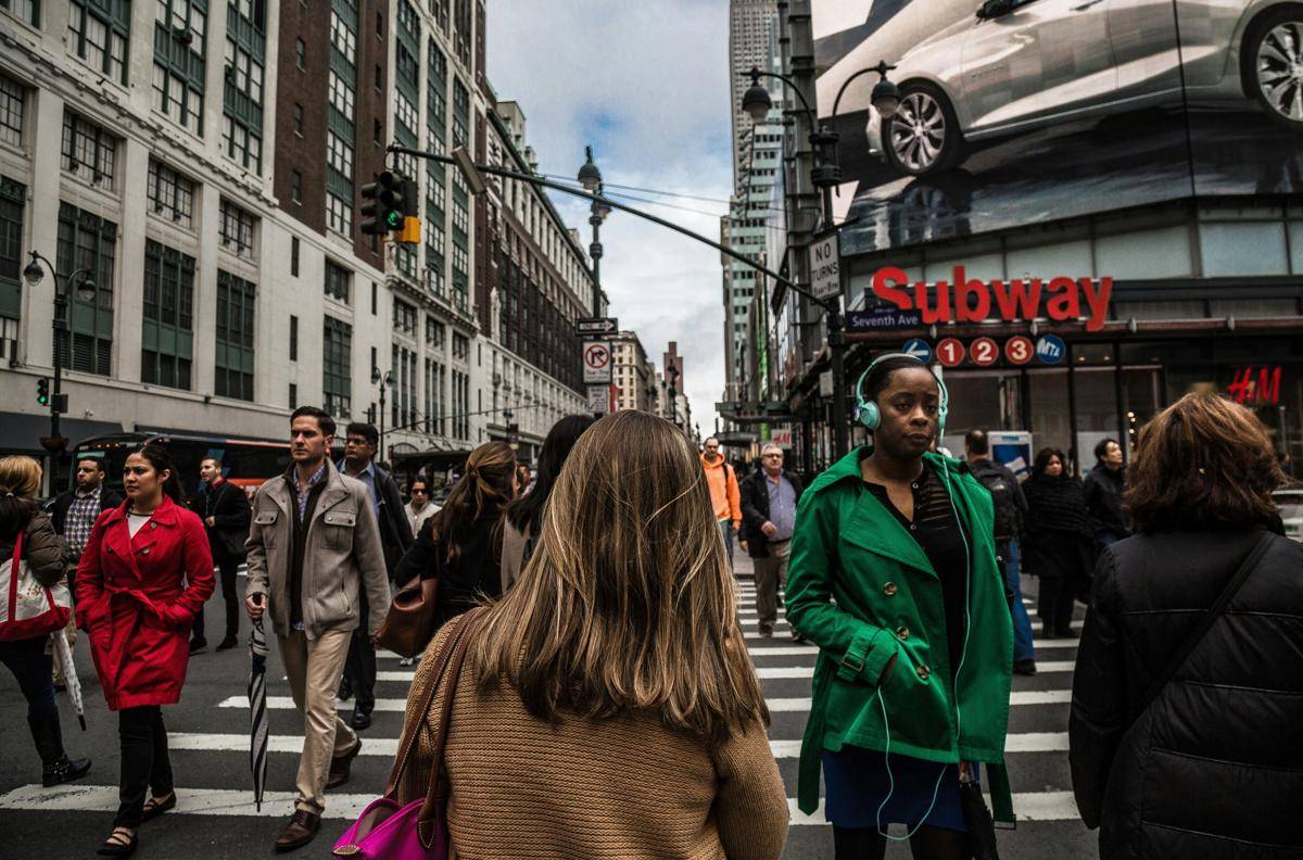 Foto city people di New York, USA. (Unsplash/Christopher Burns)