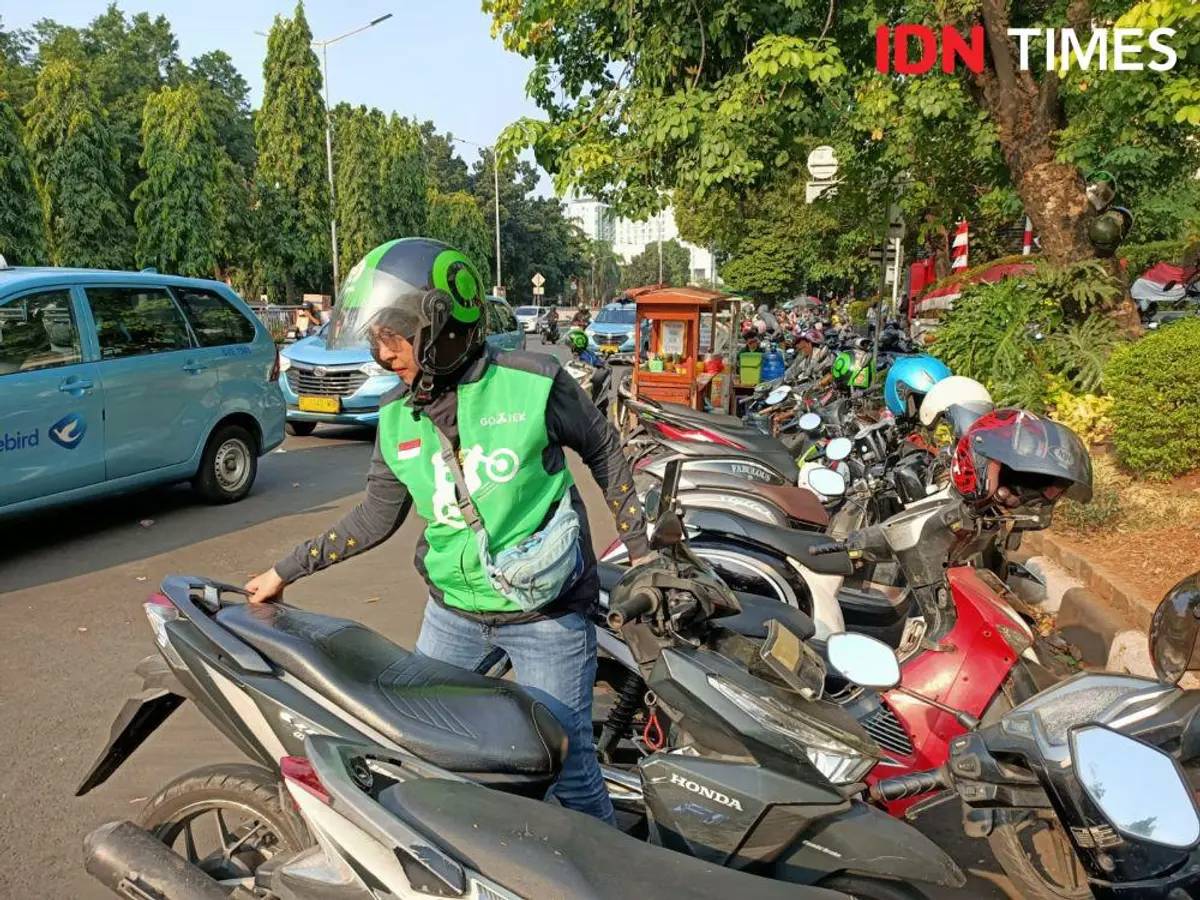 ilustrasi driver ojol perempuan (IDN Times/Rachma Syifa)