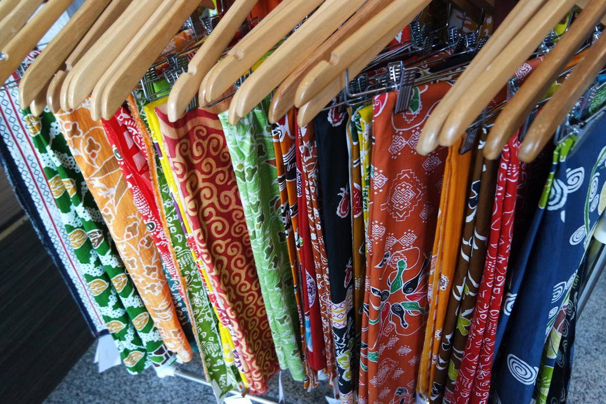 ilustrasi kain batik (unsplash.com/Iniizah)