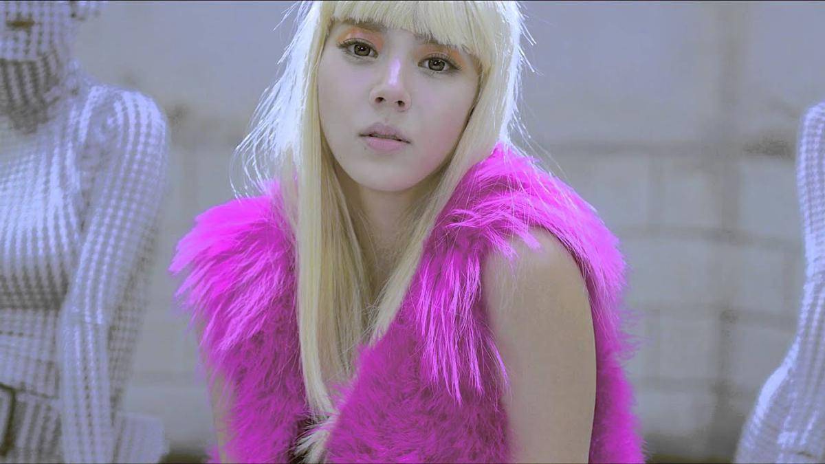 cuplikan MV "Tears Are Falling" (youtube.com/PLEDIS ENTERTAINMENT)