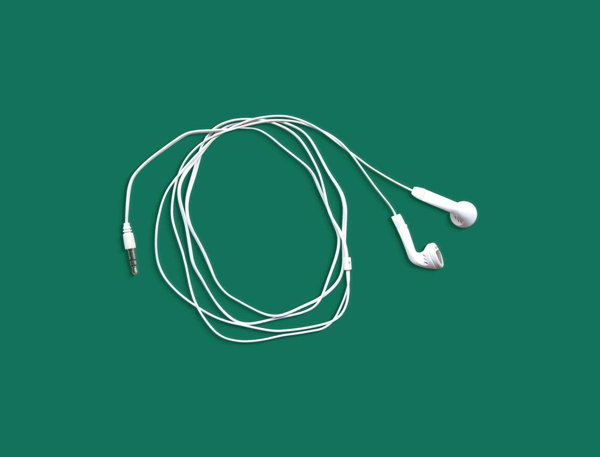 ilustrasi headset kabel