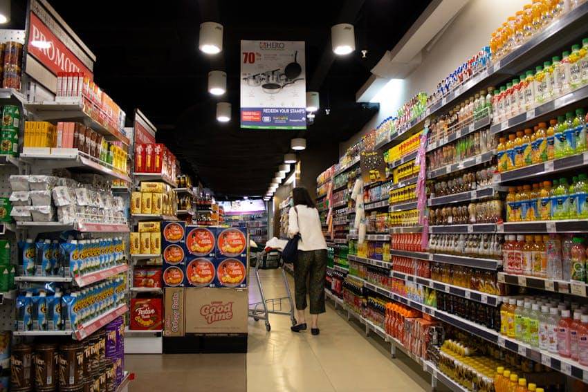 Ilustrasi belanja di supermarket