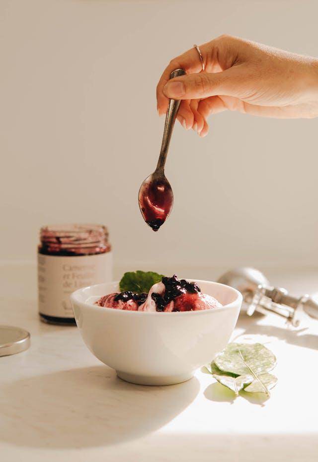 ilustrasi sea moss gel dicampur dengan salad buah (pexels.com/Mathilde Langevin)