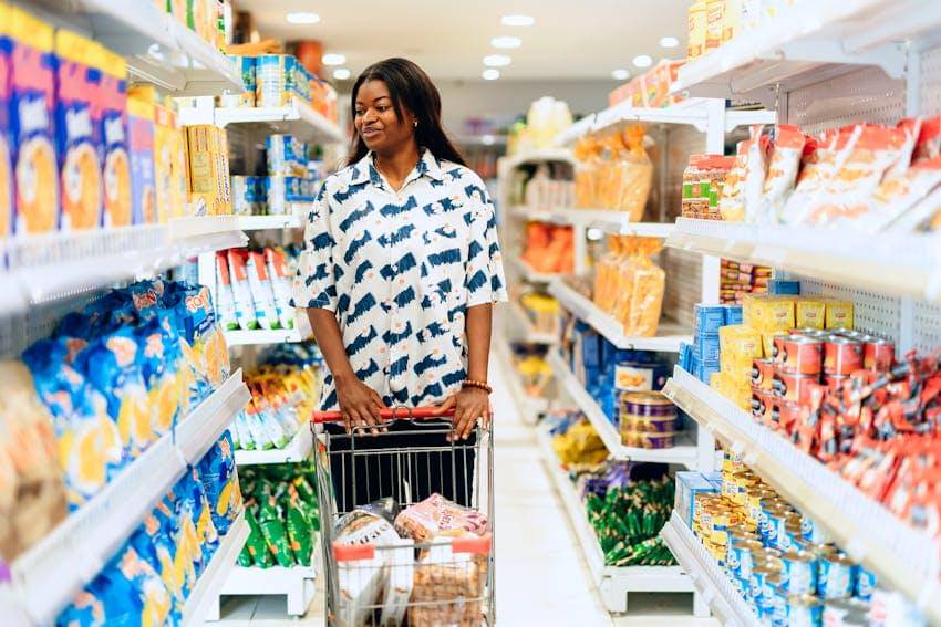 Ilustrasi belanja di supermarket