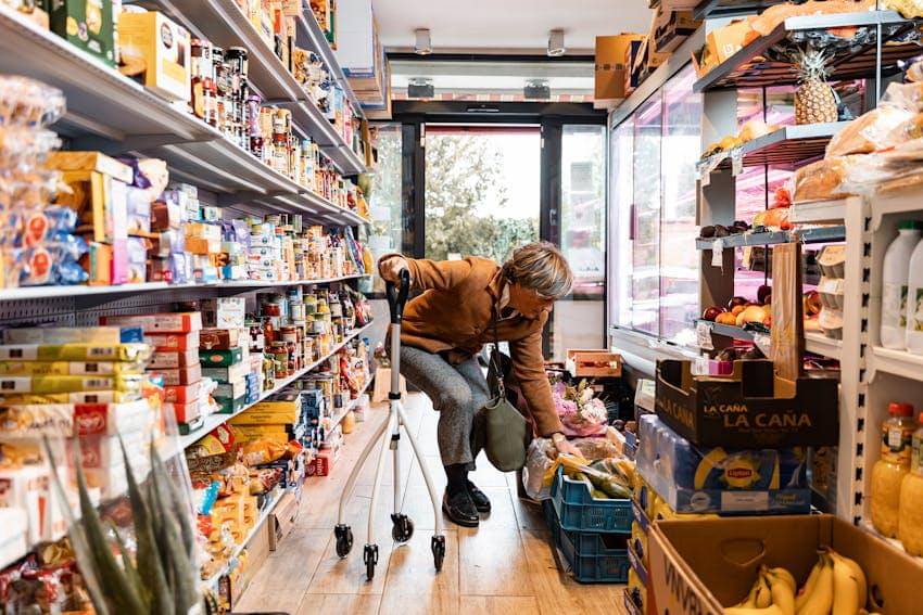 Ilustrasi belanja di supermarket