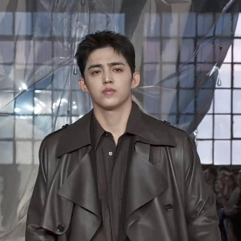 potret S.Coups SEVENTEEN debut jadi model runway BOSS (instagram.com/boss)
