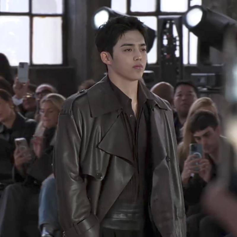 potret S.Coups SEVENTEEN debut jadi model runway BOSS (instagram.com/boss)
