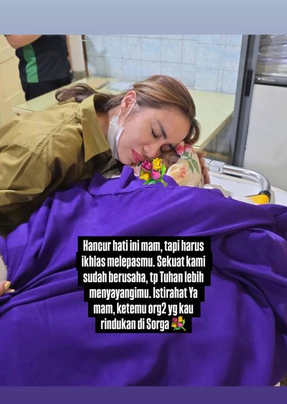 Kenangan Momo Geisha dan Ibundanya (Instagram.com/therealmomogeisha)