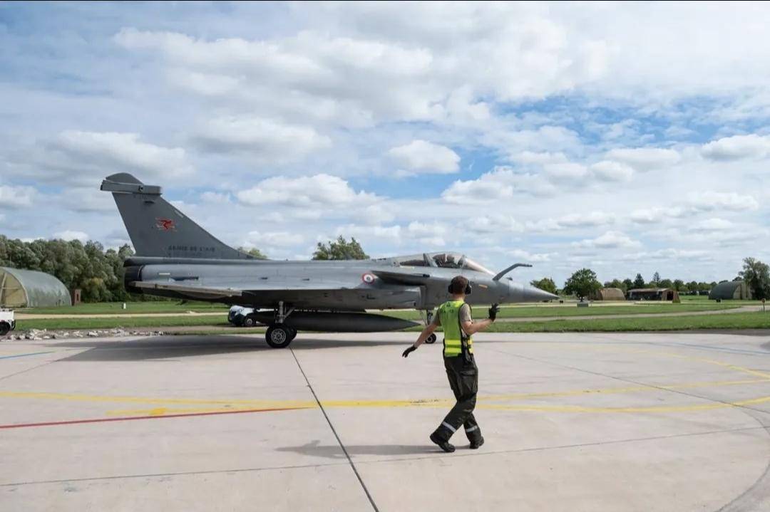  (www.instagram.com/@militer.udara)