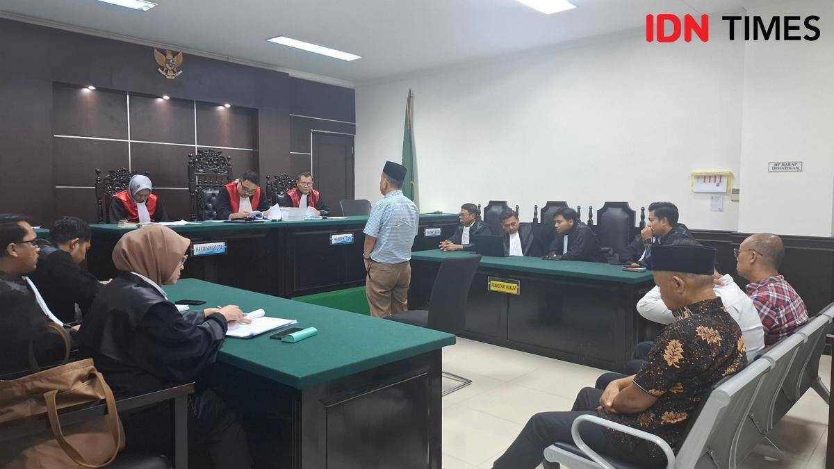 Sidang empat terdakwa PTSL
