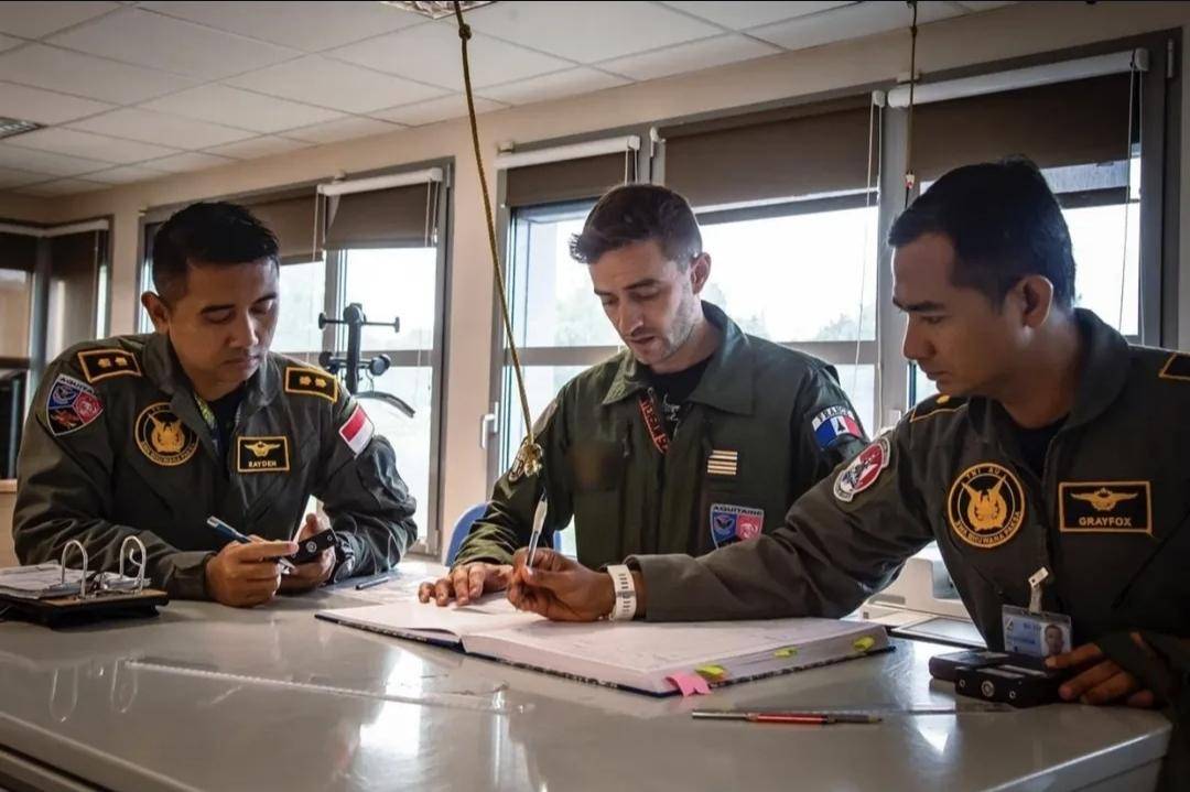 (www.instagram.com/@militer.udara)