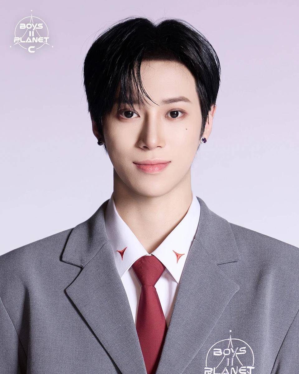 Zhang_Jia_Hao_Boys_II_Planet_profile_photo_1 Besar.jpeg